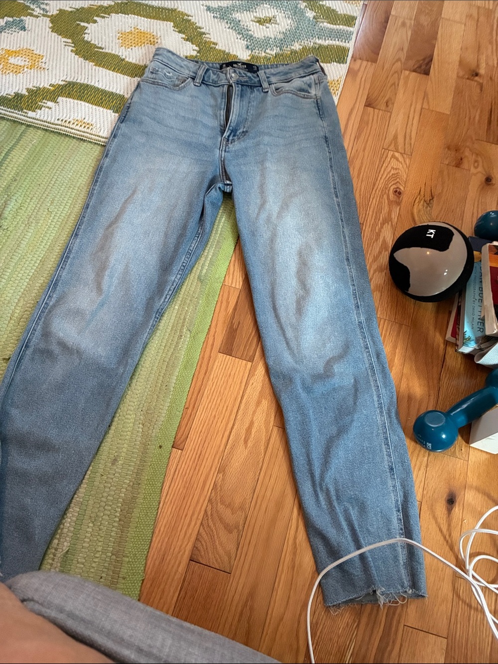 Classic Light Wash Women's Straight Jeans - Light Blue Hollister  w26 l27